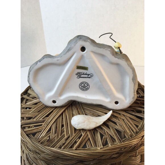 Avon Holiday Treasures Porcelain Figurines Nativity Mary Joseph Jesus 2002 - Picture 9 of 9